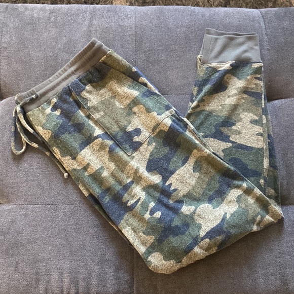 Luck Brand Camo Drawstring Waist Joggers - Picture 5 of 9